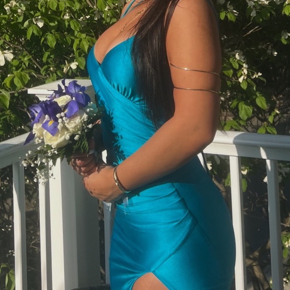 vibrant aqua prom dress, lace up back only worn once and was super comfy size 4